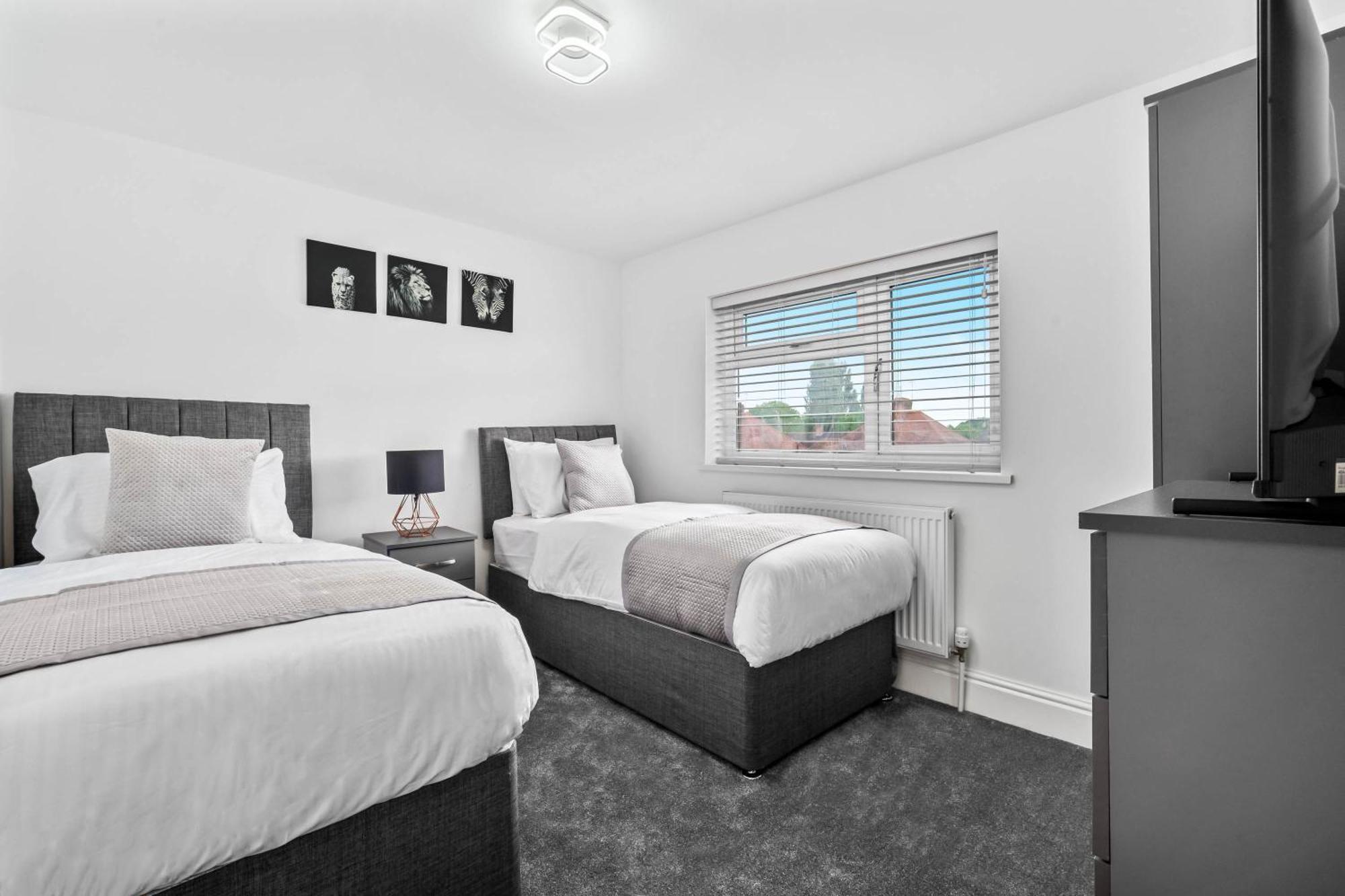 Дом отдыха 5 Bedroom House Solihull 10 Mins Drive From Bhx & Nec Private Off Road Parking